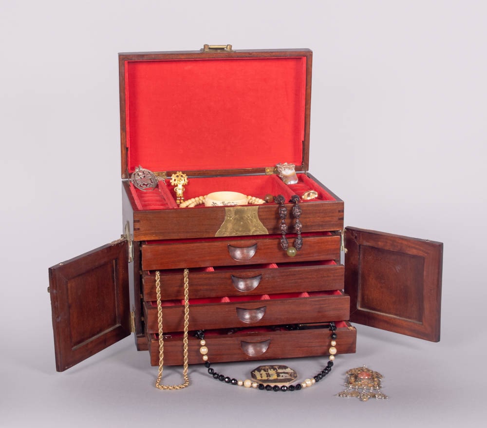 JEWELRY BOX & CONTENTS, HONG KONG (1 of 10)