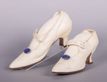 WIENER WERKSTÄTTE PUMPS WITH KOLOMAN MOSER BUCKLE, VIENNA, 1910s