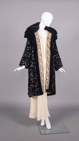 EMBROIDERED SILK VELVET EVENING COAT, c. 1930