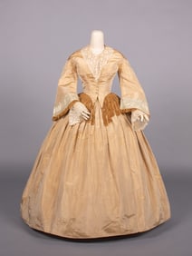 CHAMPAGNE SHOT SILK & BRUSSELS MIXED LACE AFTERNOON DRESS, c. 1853