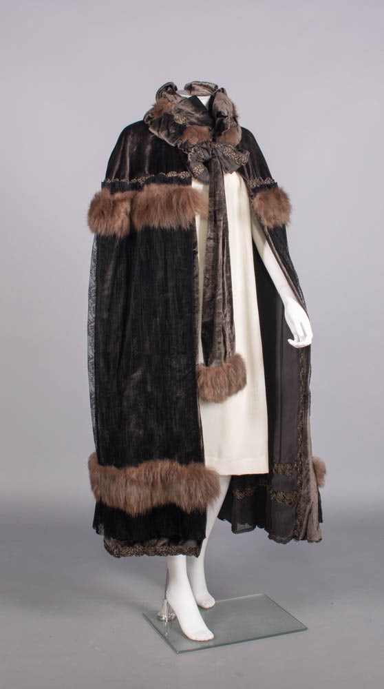 LABELED PANNE SILK VELVET & LACE EVENING CAPE, LONDON, 1910s (1 of 10)