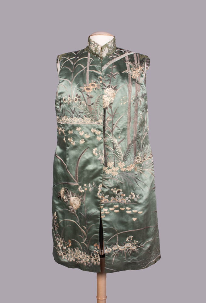 EMBROIDERED LADIES VEST CONSTRUCTED FROM CHINESE PANEL, 1920s (1 of 10)