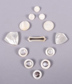 COLLECTION OF MOTHER OF PEARL DRESS CLIPS, BUCKLES & BUTTONS, EARLY 20TH C