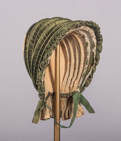 GREEN SILK CALASH, AMERICA, 1790-1820
