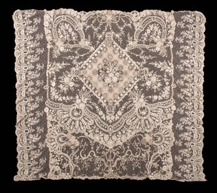 LARGE BRUSSELS MIXED LACE TABLE COVERING, c. 1885