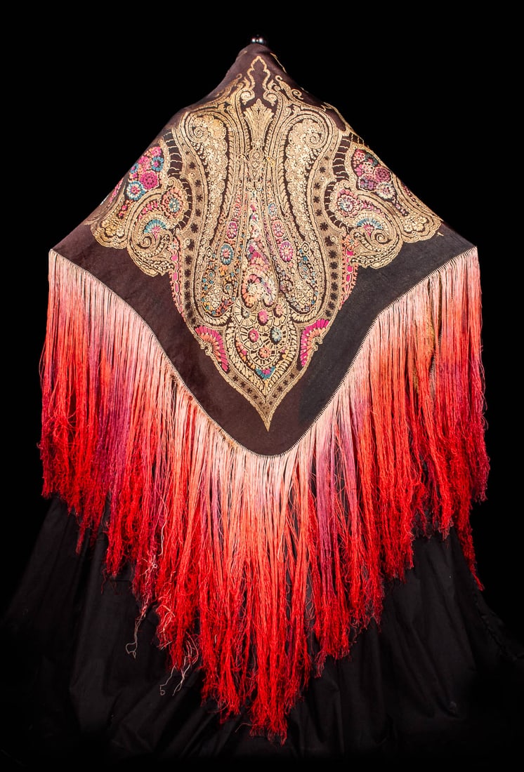 GOLD LAME PAISLEY SHAWL WITH OMBRE FRINGE, 1920s
