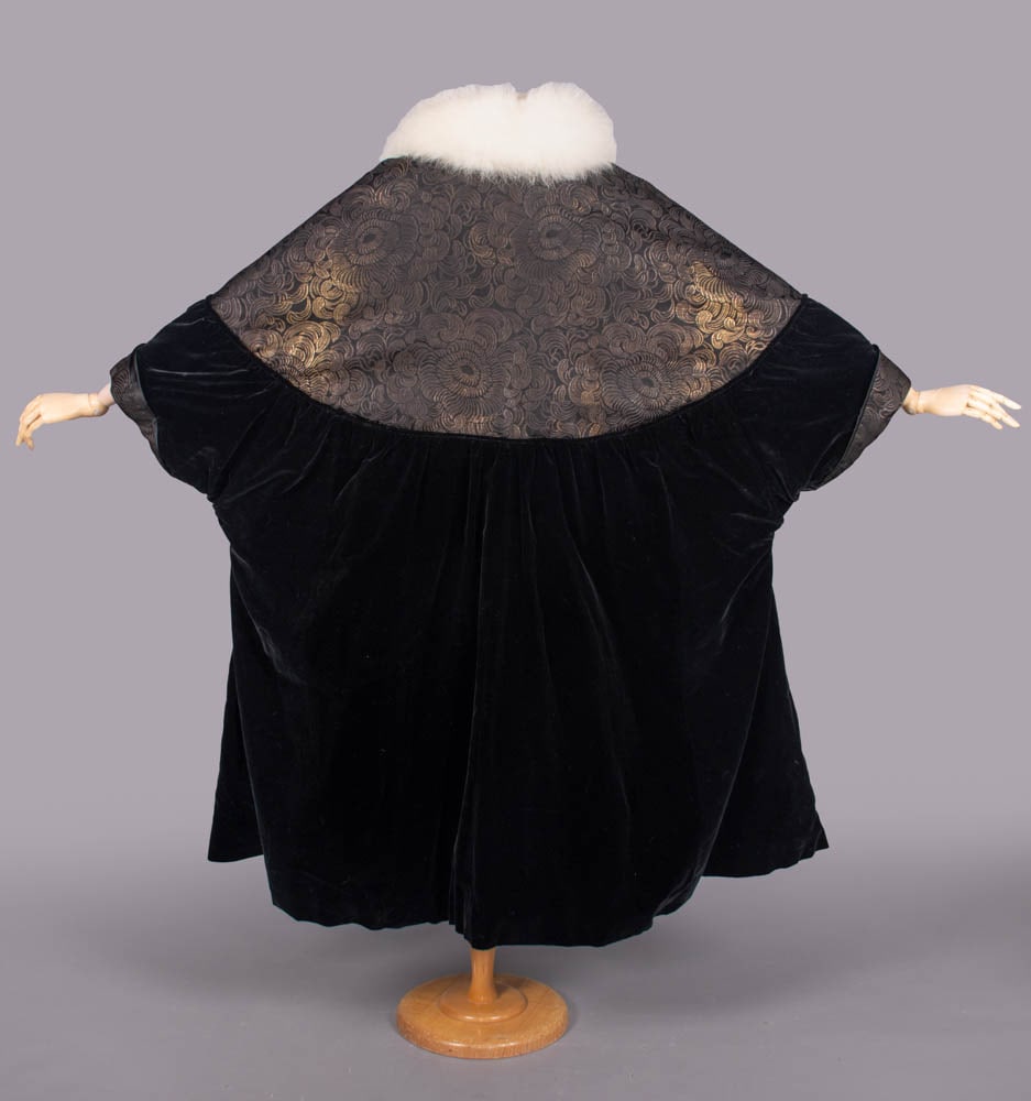 GOLD LAME’ & SILK VELVET COCOON COAT, CHICAGO, LATE 1910s (1 of 10)