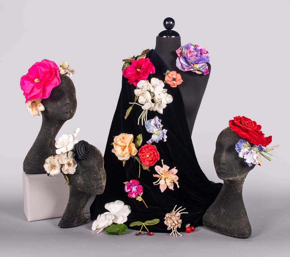 GENEROUS LOT OF CLOTH FLOWERS, 1930-1960s: 23 cloth or sequined flowers including stamped, pressed & painted velvet, organza, some w/ beaded centers or stamens, some w/ findings to use as clips or corsages, dia. 2.5”-8.5”, L 3&rdqu