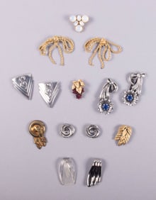 GENEROUS LOT OF SHOE OR DRESS CLIPS, 1930-1940s