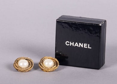 CHANEL EARCLIPS, PARIS, 1985