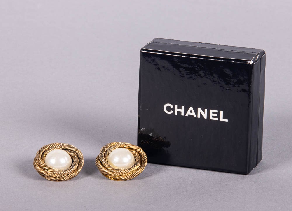 CHANEL EARCLIPS, PARIS, 1985 (1 of 5)