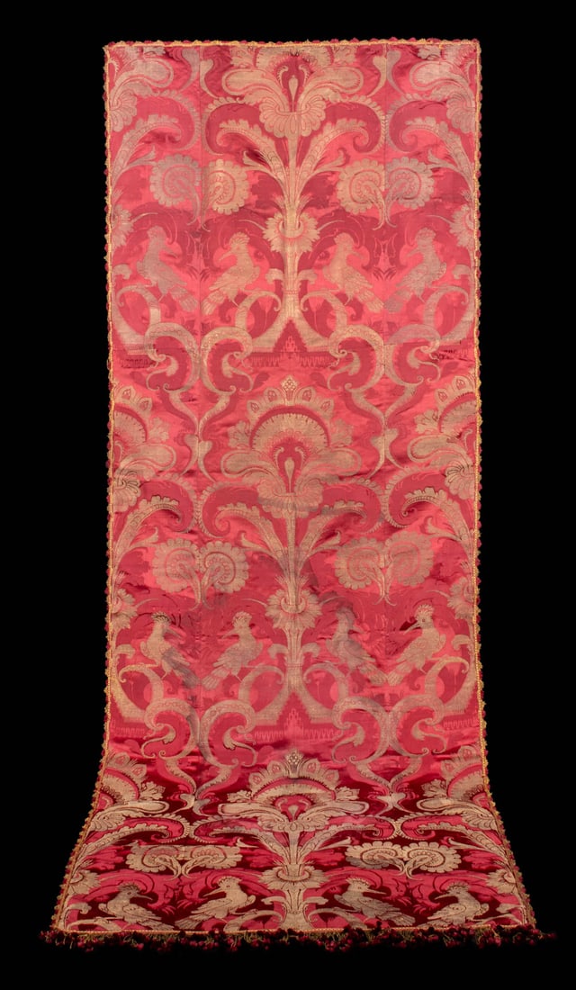 SILK DAMASK HANGING, FRANCE, LATE 17TH C (1 of 8)