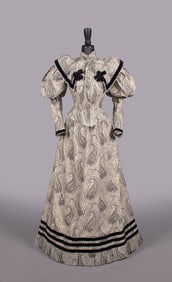 BOTEH PRINTED WOOL CHALLIS DAY DRESS, c. 1898