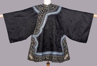 BLACK PATTERNED SILK CHINESE ROBE, EARLY 20TH C