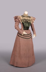 TEXTURED SILK & LACE DINNER DRESS, EARLY 1890s