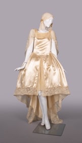 ROBE DE STYLE WEDDING GOWN, EARLY-MID 1920s
