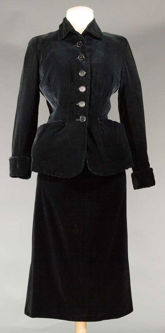 HARDY AMIES VELVET SUIT, LATE 1940s (1 of 8)