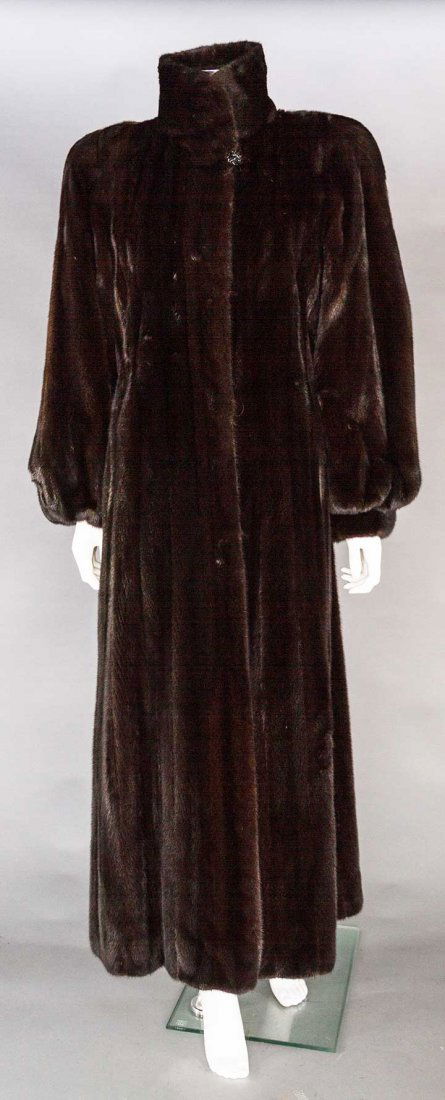 DARK RANCH MINK COAT, MID 20TH C (1 of 5)