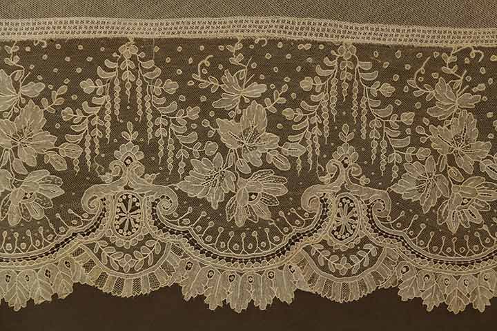 FRENCH NEEDLE LACE & LINEN ALTAR CLOTH, MID 19TH C (1 of 6)