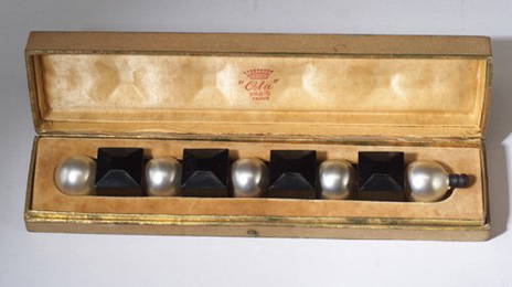 168: "Bouquet," a perfume presentation for OT