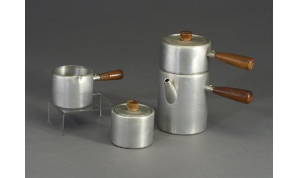 RUSSEL WRIGHT spun aluminum coffee set c: RUSSEL WRIGHT spun aluminum coffee set consisting of a percolator, sugar and creamer, all with wooden finials and handles. Scaling to varnish on coffee pot lid, a few small dents. All stamped Russel W