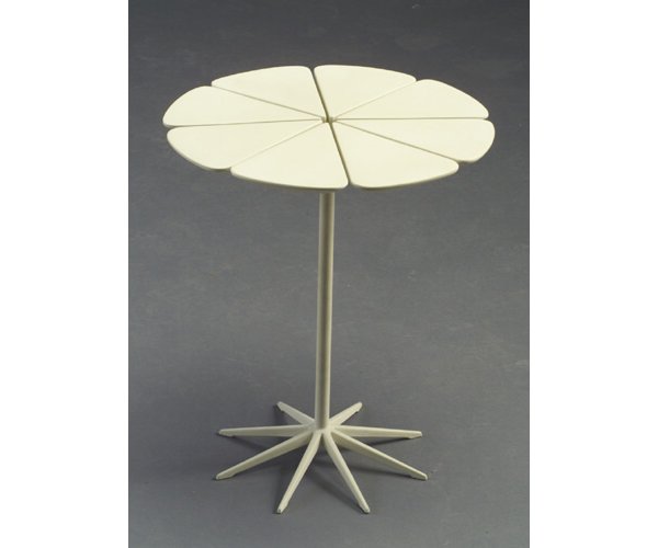 Fine RICHARD SCHULTZ for KNOLL "Petal" s: Fine RICHARD SCHULTZ for KNOLL "Petal" side table, with white enameled eight-section top on pedestal base. (Pristine original condition.) Knoll Associates label. 19" x 16" dia.