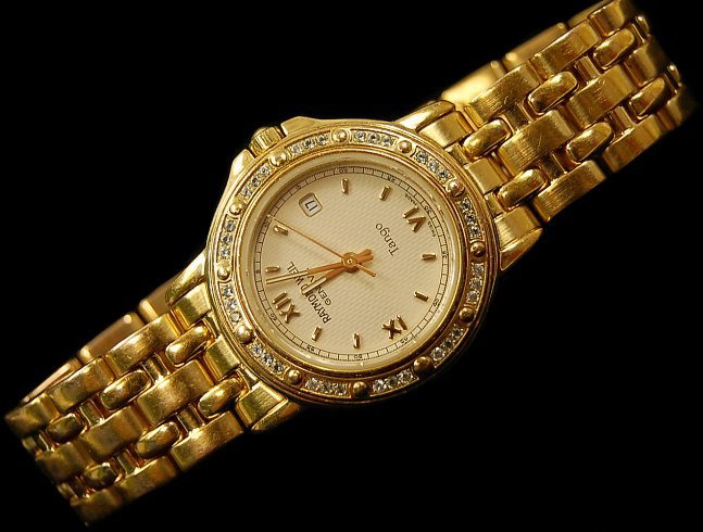 Raymond Weil Tango ladies watch: Raymond Weil Tango ladies watch 18K electroplate with 33 diamond bezel approx. 0.50 carats TCW with sapphire crystal, keeping good time, retail replacement value $895.00