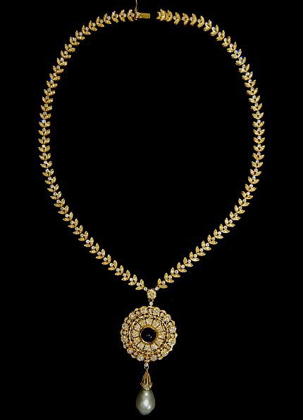 18K diamond, sapphire and Tahitian pearl necklace: Stunning 18K diamond, sapphire and Tahitian pearl 18.5" necklace featuring a large round blue sapphire cabochon approx. 2.50 carats, a large Tahitian South Seas 18mm pearl accented by 457 round diamon