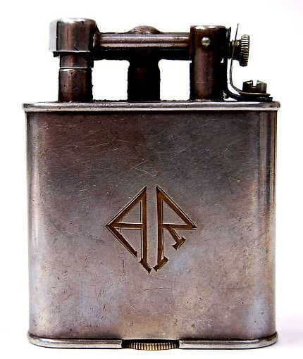 Costa Nostra Mafia 1919 kingpin's Dunhill lighter: Dunhill cigar lighter owned by New Dunhill lighter owned by New York Costa Nostra 1919 kingpin Arnold "The Brain" Rothstein (1882-1928) and given directly to the consignor by Rothstein, who paid the C