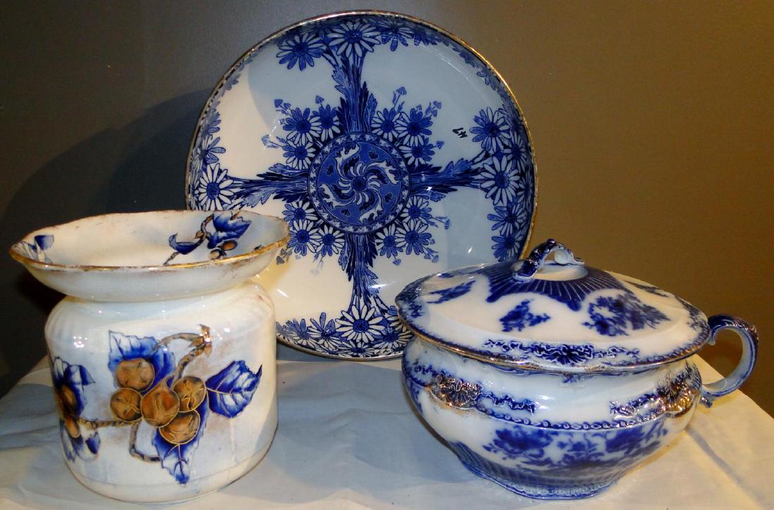 Flow Blue NEP Spittoon, Royal Daulton Daisy Bowl +: Flow Blue group to include: NEP English large spittoon (8" x 8"); covered chamber pot, unknown manufacturer (mark is blurred)(7"h x 11" x 9"); Royal Daulton Daisy large bowl decorated with daisies (5"