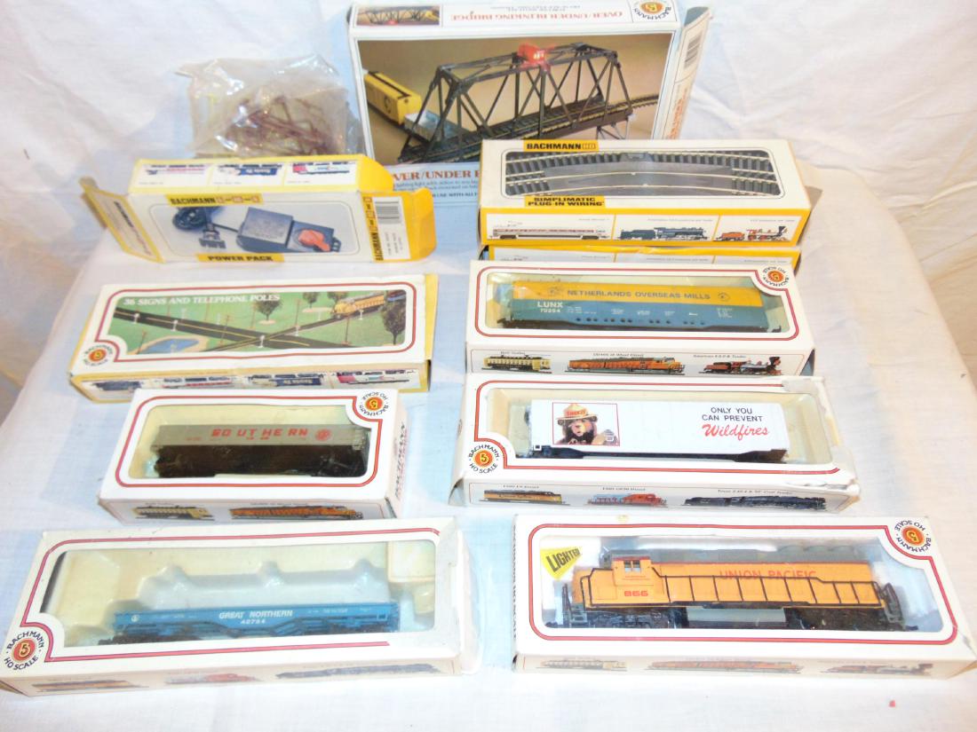 Train Set Bachmann HO: Train set Bachmann HO Scale Engine Union Pacific 866 boxed, Box Car Smokey Bear boxed, Flat Car Great Northern 42764 boxed, Coal Car Southern 1248 boxed, Netherland Overseas, Milk Box Car 70254 in box