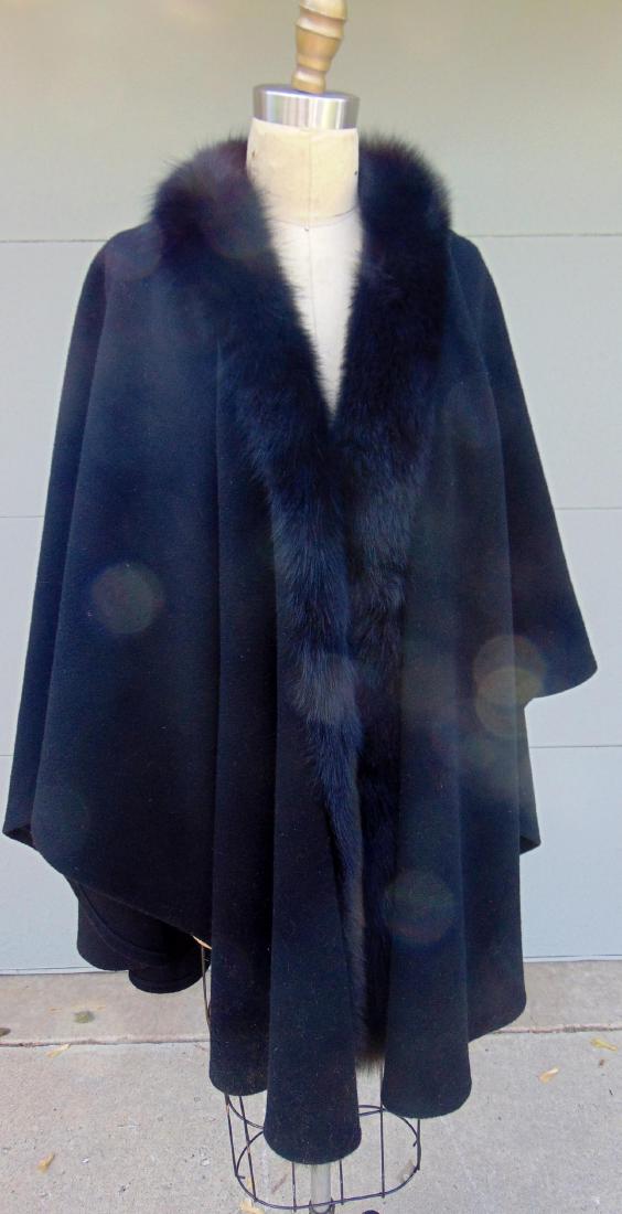 J. Percy Ladies Wool Cashmere Wrap Mink Collar Trim: J. Percy for Marvin Richards ladies wool and cashmere wrap with mink collar trim in excellent condition.