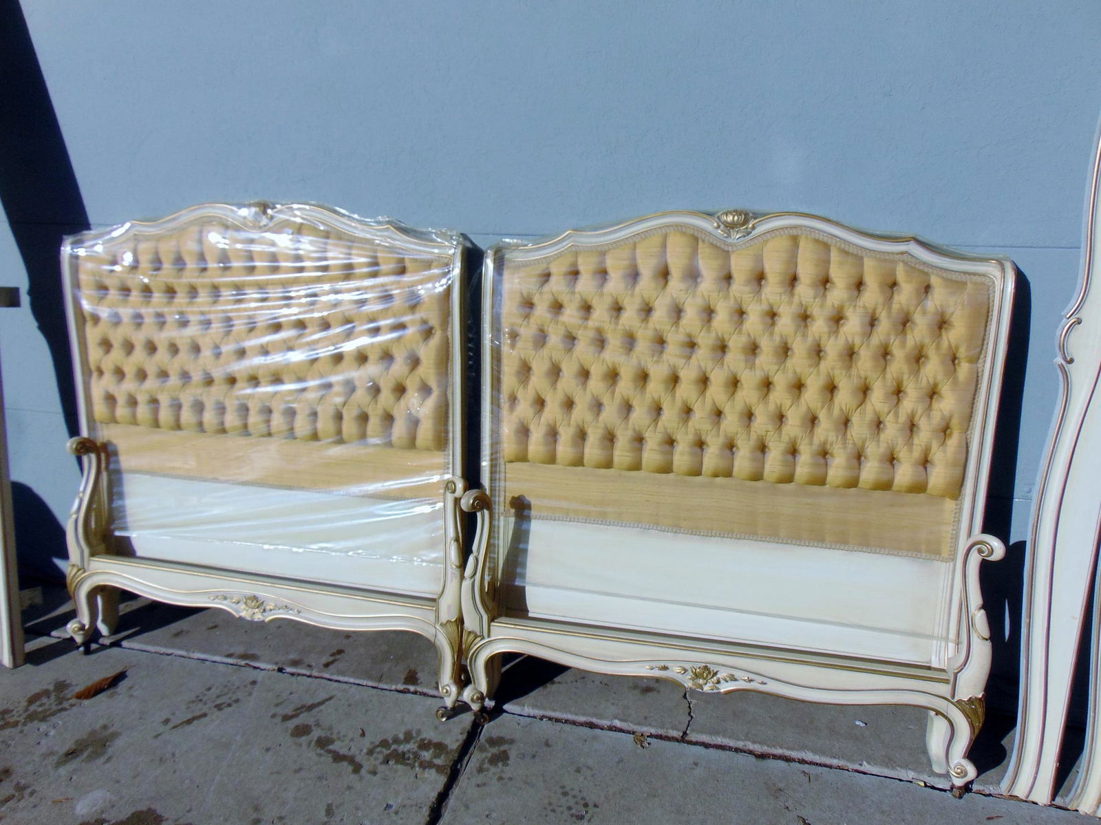 Karpen French Twin Beds (1 of 2)