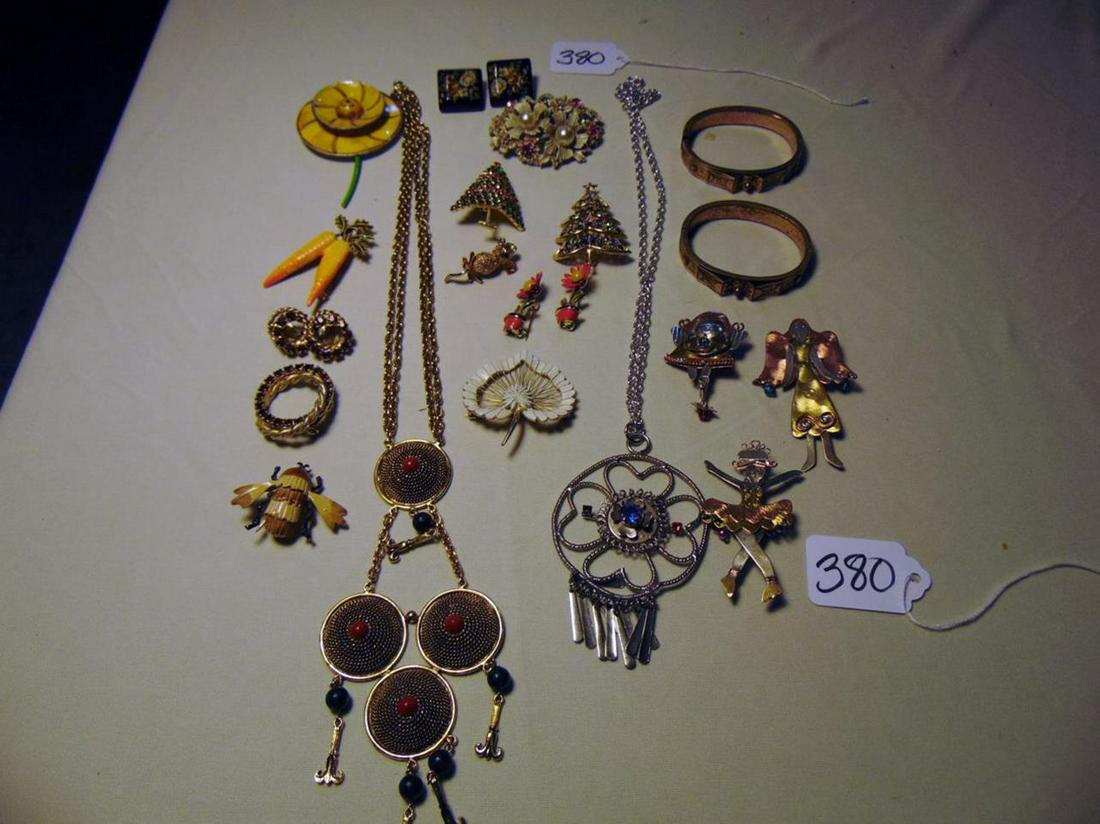Lot of ineresting Vintage Costume jewelry to include 3 (1 of 4)