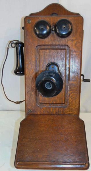1900's Oak Wallmount Crank Telephone: 1900's Oak Wallmount Crank Telephone by Kellogg Company in excellent original Finish and Woriking condition measuring 25"Tx9"Ax5.5"D
