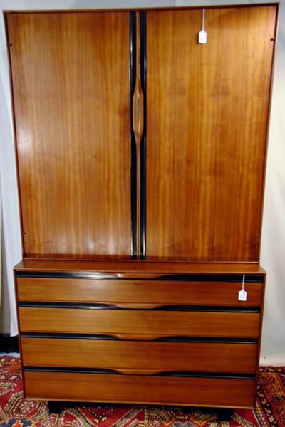MCM Walnut Dresser Glenn of California: Mid Century Modern Walnut 4 Drawer Double Door Gentleman's Chest with Curved Lip handles, by John Kapel for Glenn of California. The double door top opens to a mirrored 3 Drawer middle section with ad