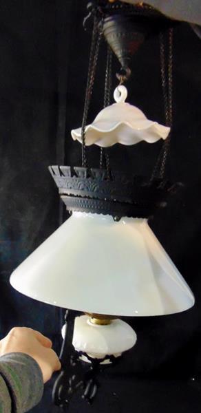 Oil Cast Iron Chandalier: Victorian Hanging Oil Cast Iron Chandalier with Origianl Fancy Cast Iron and Shade and Font