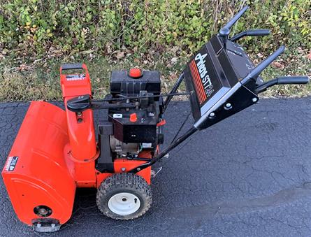 Ariens ST724 Snow Blower with electric start - Starts: Ariens ST724 Snow Blower with electric start - Starts and runs