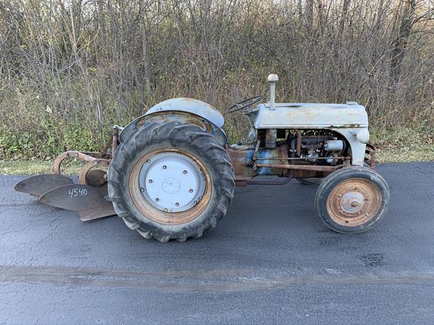 Ford 9n with 2 bottom plow - Starts and runs good. 3pt: Ford 9n with 2 bottom plow - Starts and runs good. 3pt hydraulics sink down with weight on attachement and pump not engaged