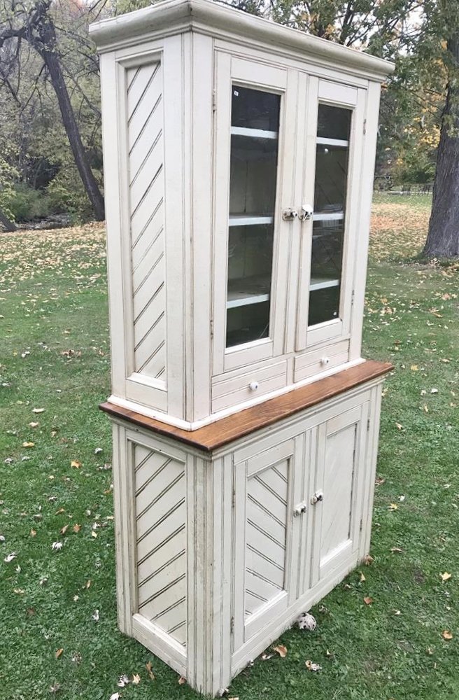 Early Step-Back Wisconsin Cupboard (1 of 11)