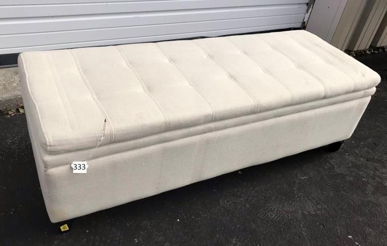 Upholstered Bed Bench (1 of 5)