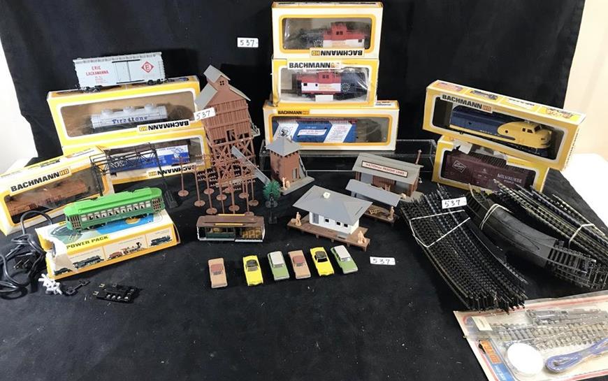 Bachmann Complete HO Train Set in Working Condition (1 of 5)