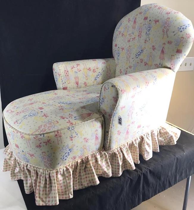 Child's Chaise Lounge (1 of 5)