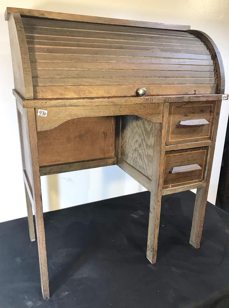 1900's Child's Roll Top Tiger Oak Desk w/Stencilling (1 of 3)