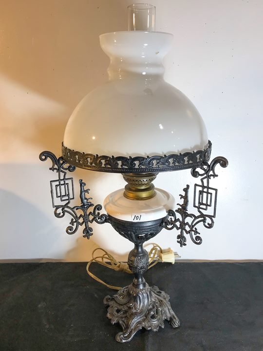 EUROPEAN ELECTRIFIED 3 Armed Iron Oil Lamp (1 of 7)