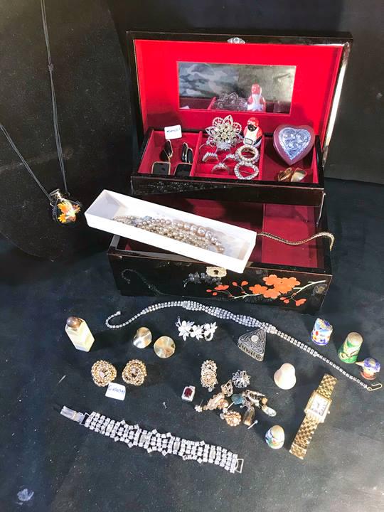 Laquerd Jewelry Box w Jewelry-Givenchy Clips, Rings, (1 of 7)