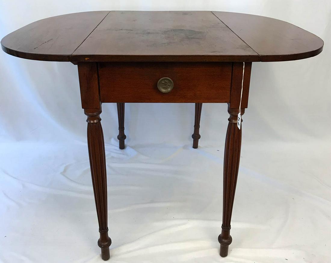 Drop leaf Mahogany Table with Fluted Legs (1 of 13)