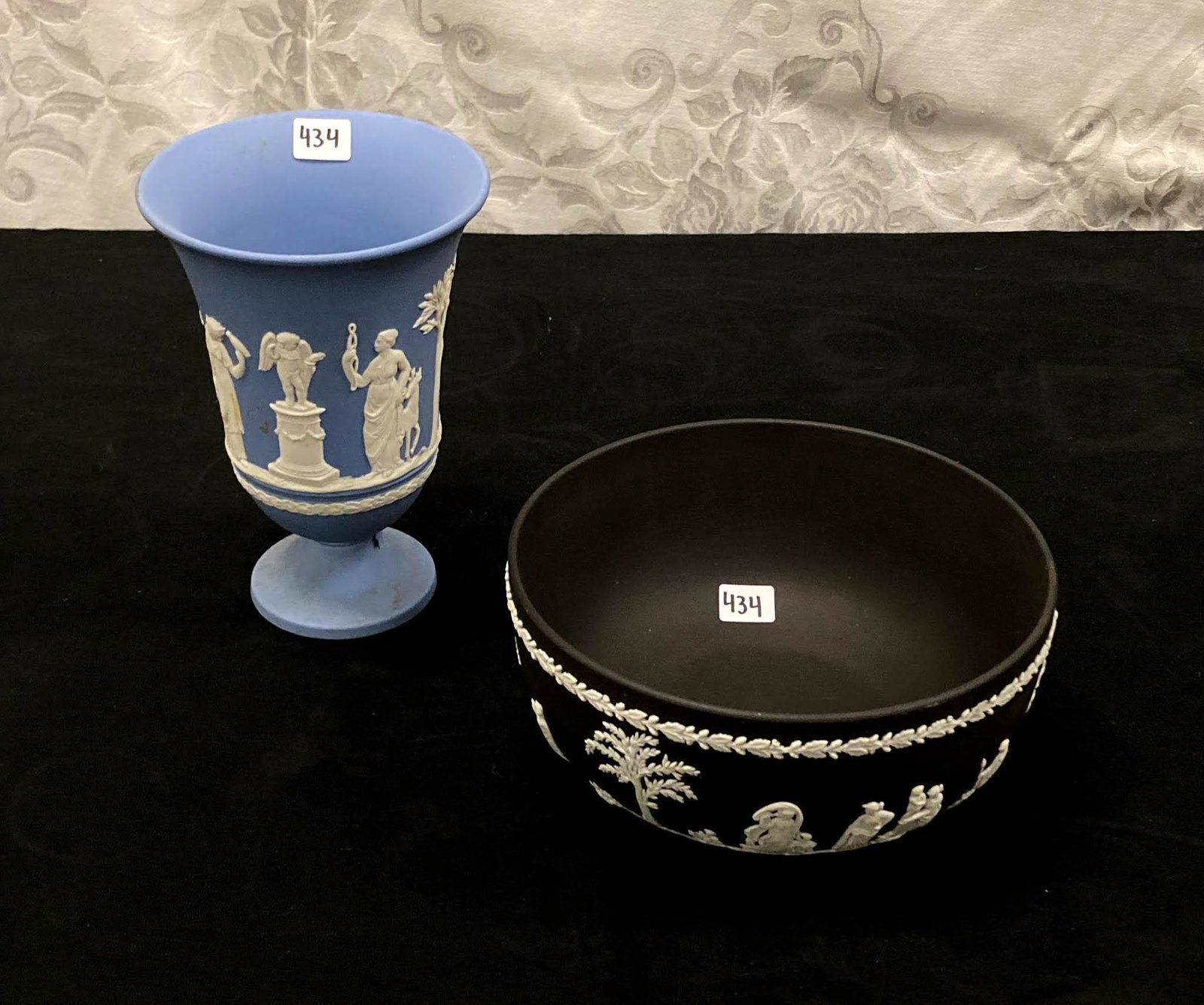 Wedgewood Black Basalt Bowl & Blue Urn (1 of 6)