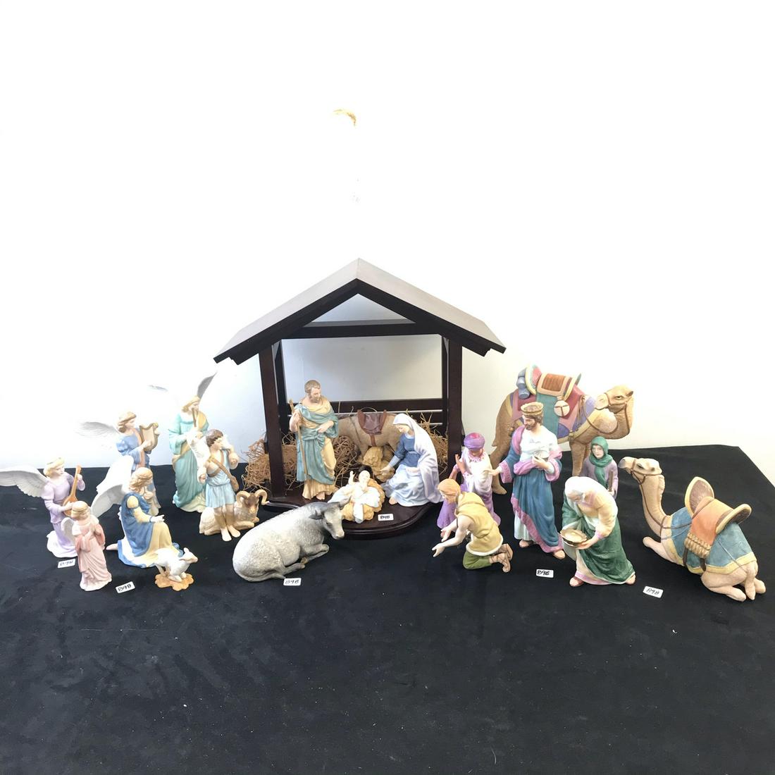Lenox CrÃ¨che or Nativity Scene - 19+ Figures in Boxes (1 of 12)