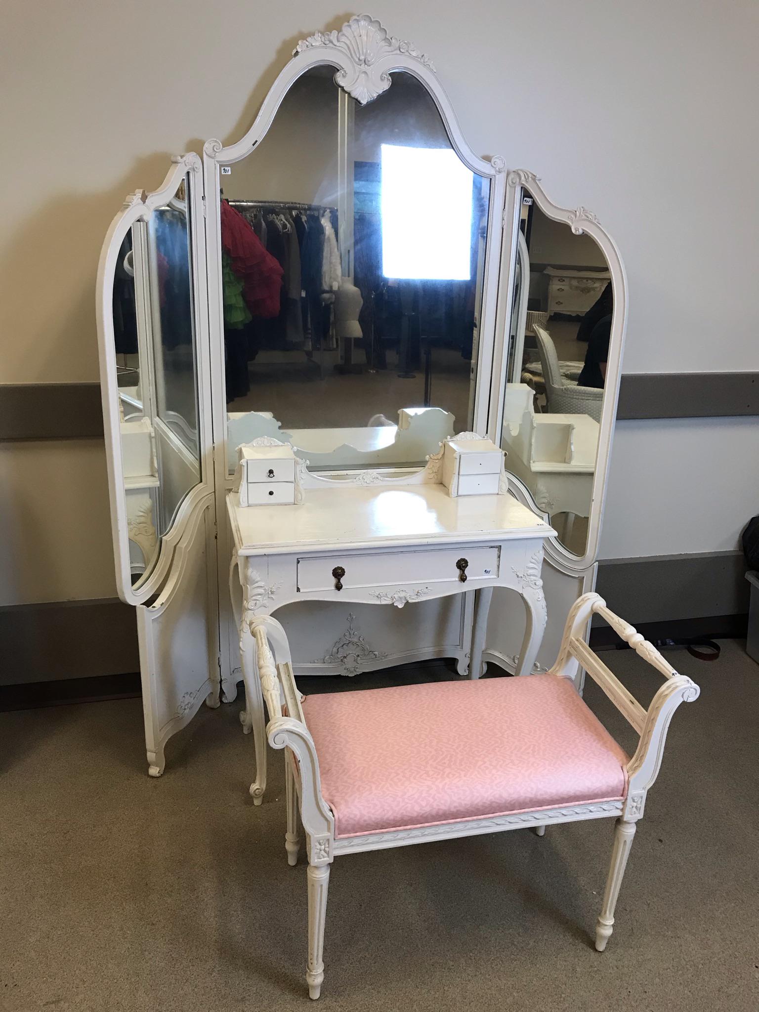 Solid Carved Mahogany Vanity, Bench and 3-Part Mirror (1 of 13)